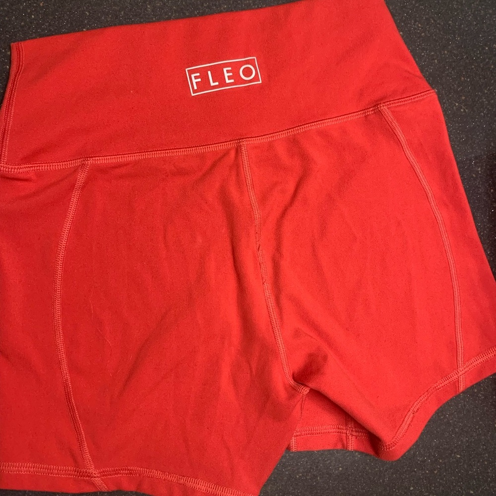 Fleo True high contour shorts in raspberry